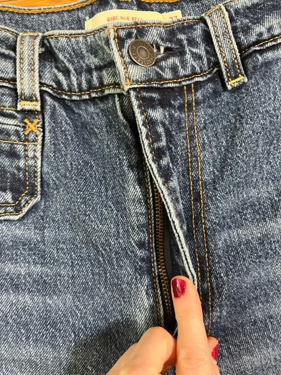 Levi's Ribcage Bell Flared Super High-Rise Jeans with Zipper Detail 70s Inspired - Picture 5 of 14